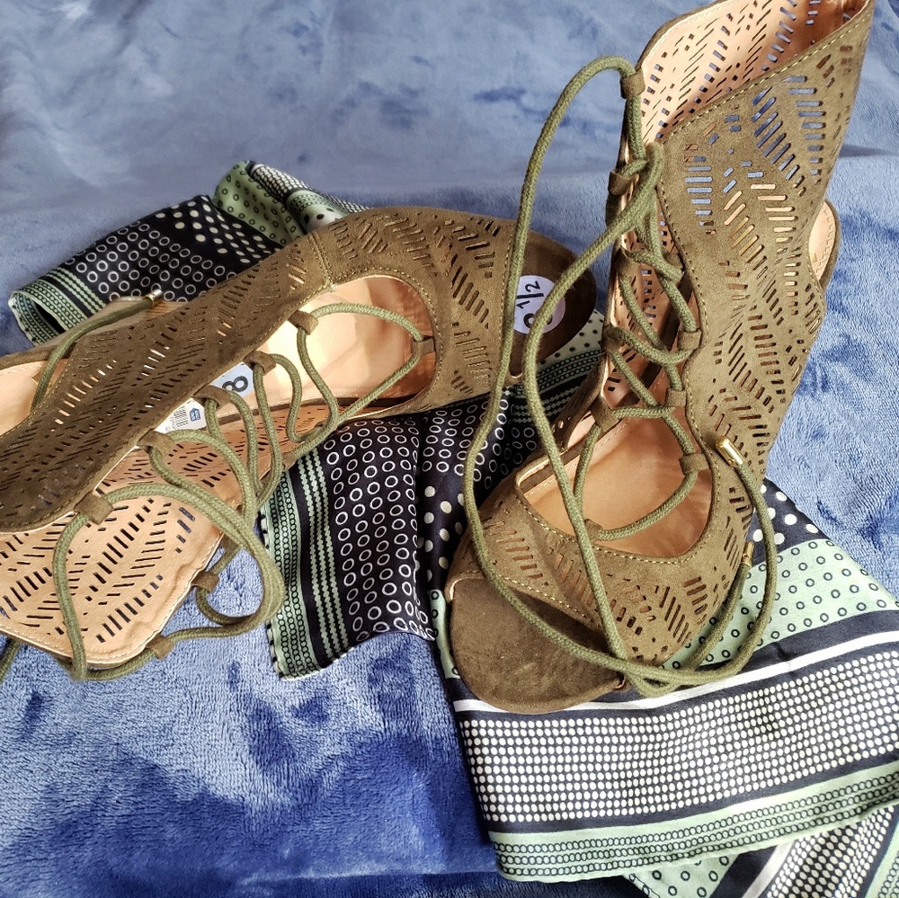 Wedge heels